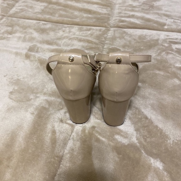 G by Guess "Shantel" Size 10M Solid Beige Open-Toe Casual Ankle Strap Sandals - Picture 4 of 6